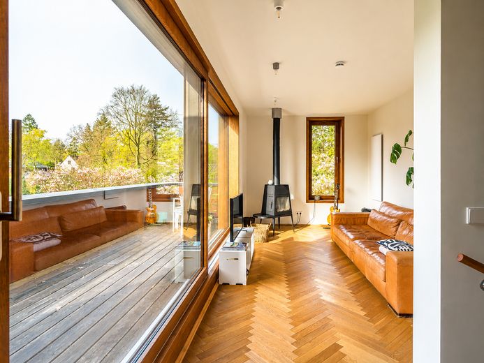 Haus des Jahres 2024 - Doppelhaushälfte – Zimmer mit Kaminofen 2.OG