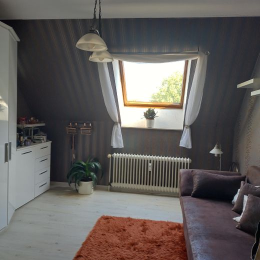Traumhaftes Wohnen am Rhein: Großzügige Maisonette in Top-Lage von Neuss-Grimlinghausen – 3. OG, Schlafzimmer I