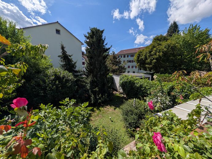 1–2-family house for sale in KN Petershausen – von der Terrasse aus...