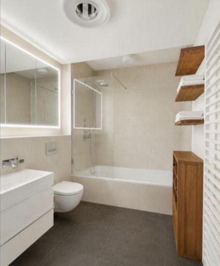 Bad mit Floatingbadewanne