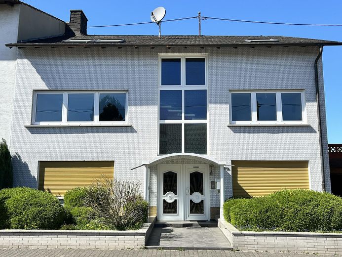 Чудова 4-кімнатна квартира на мансарді – Außenansicht Haus