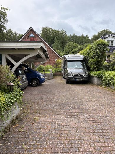 Auffahrt + Carport