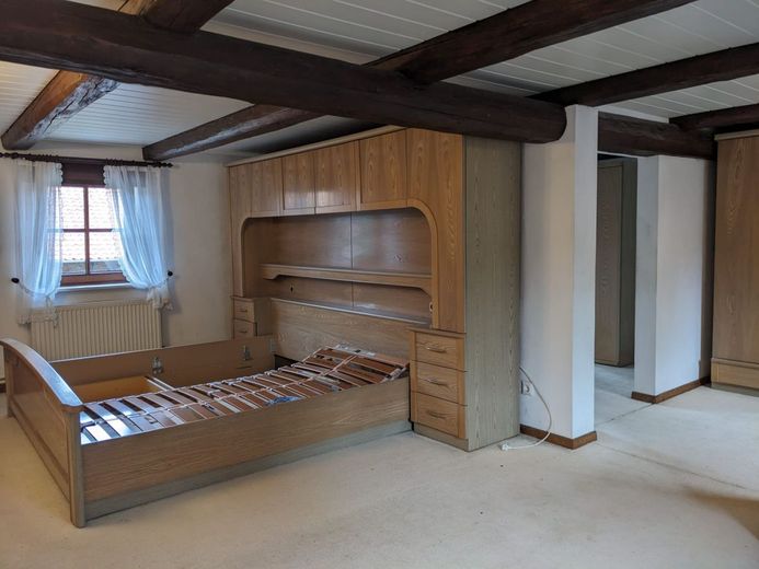 Charmantes Fachwerkhaus mit Nebengelass auf großem Grundstück – Schlafzimmer