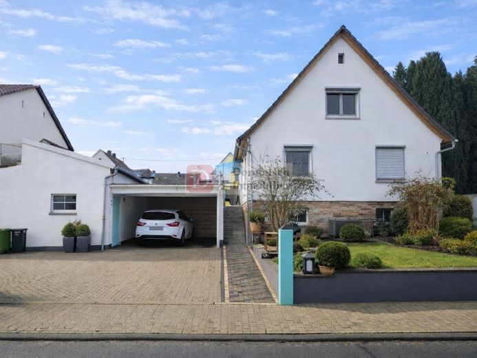 Top!! Gepflegtes Einfamilienhaus mit großem Garten, Kamin & Nebengebäude – Foto 1