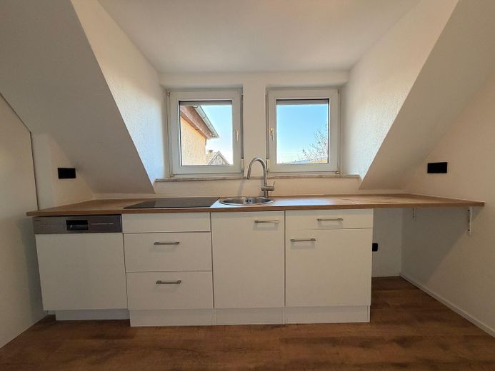 Reserviert! Vermietete Dachgeschosswohnung zur Kapitalanlage, Mietrendite 5,7 % – Foto 1