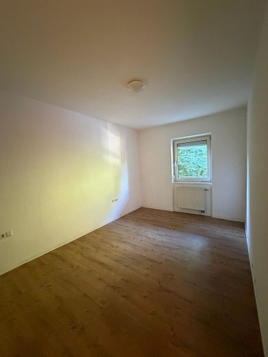 Stuttgart Süd Bestlage - 2-Zimmer-Wohnung mit großem Balkon ins Grüne in Stuttgart-Süd – Zimmer 2