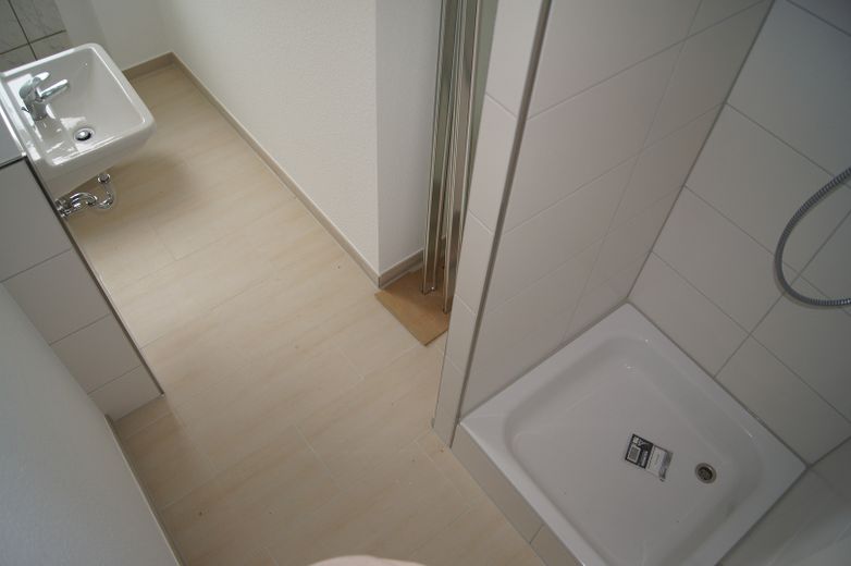 Mieszkanie 3-pokojowe z zabudowaną kuchnią w stylowej kamienicy *** Balkon od strony południowo-zachodniej od 2027 roku – Dusche im Tageslichtbad