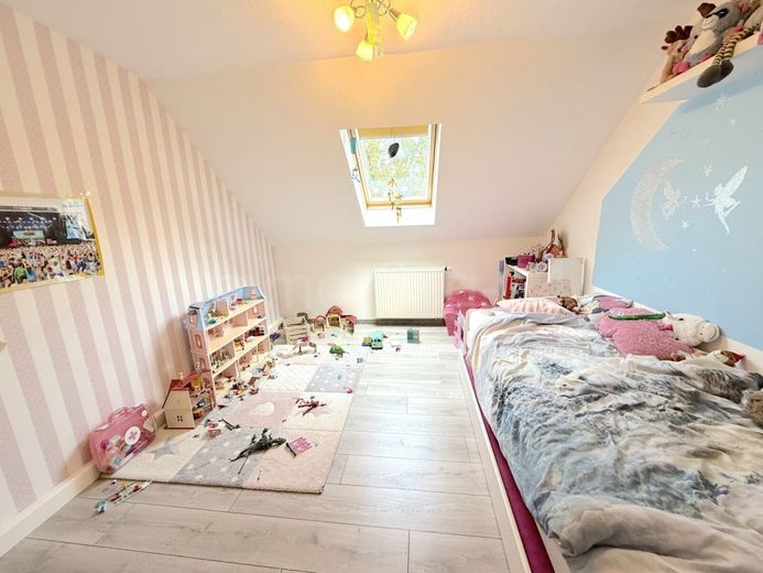 GROSSZÜGIGES MEHRGENERATIONEN HAUS IN ZENTRALER LAGE VON KREFELD – SCHLAFZIMMER