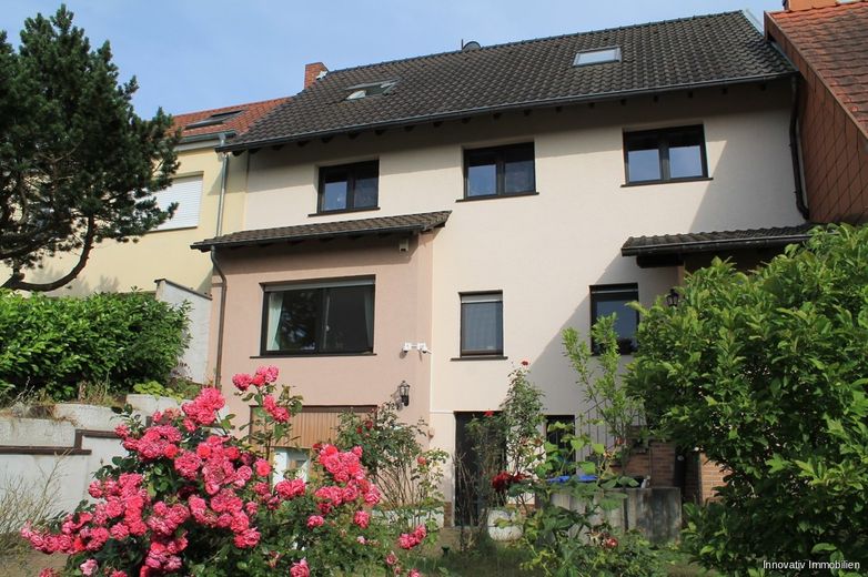 Tolles Zweifamilienhaus direkt am Rodenhofer Naturschutzgebiet – Hausfront