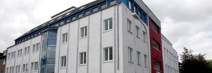 Praxis- und Büroobjekt in zentraler Lage und barrierefreiem Zugang – Eckansicht