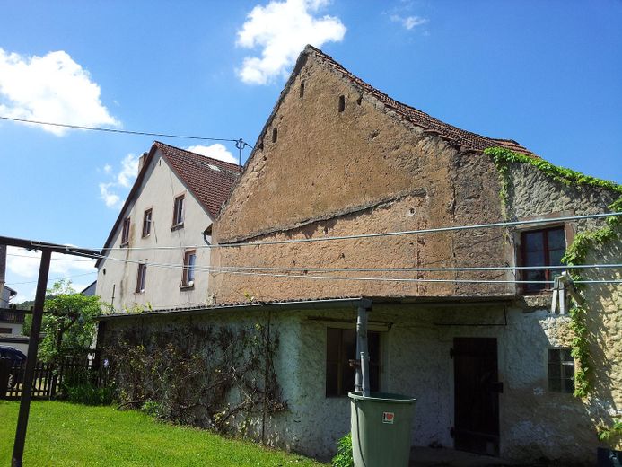 Blick vom Garten mit Scheune