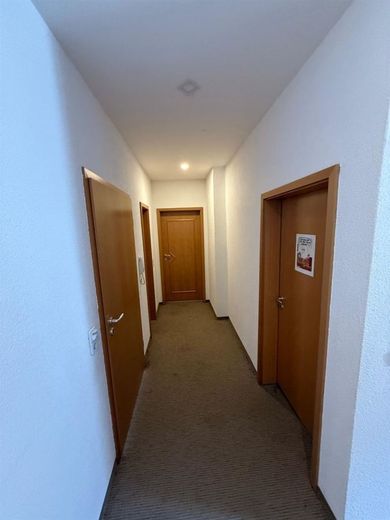 Großzügiges 8-Zimmer EFH mit wunderschönem Garten, Kamin und Einliegerwohnung – Flur