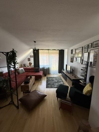 Lichtdurchlüftete 95m² Wohnung im Herzen von Eilendorf – Wohnzimmer