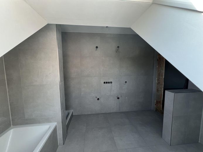 Wunderschöne Wohnung mit Balkon in bester Lage von Pöttmes – Bad