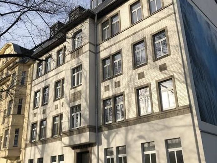 Gemütliche DG 3-Zimmer mit Laminat und Balkon in zentraler Lage – Foto 1