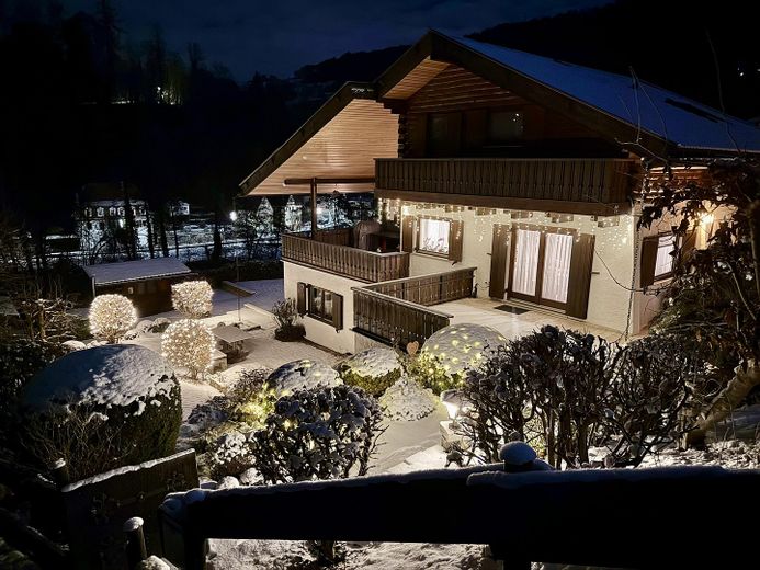 Maison individuelle avec appartement indépendant et vue dégagée *sans commission* – Winteransicht