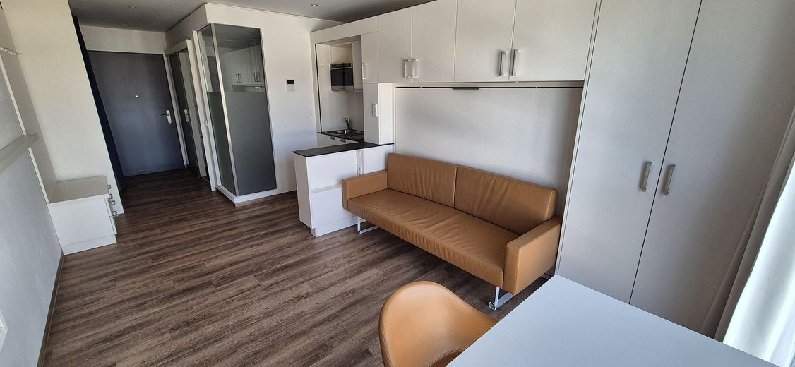 Wohnbereich vom Fenster aus