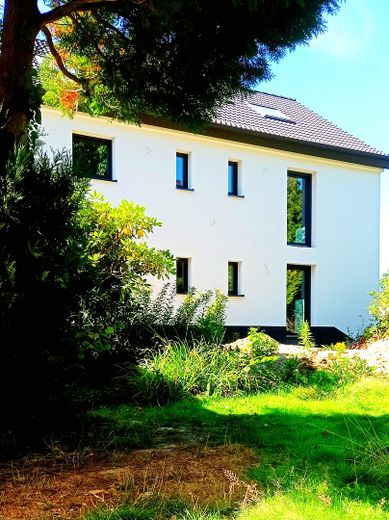 Erstbezug nach Kernsanierung – Rückansicht (fehlender Balkon)