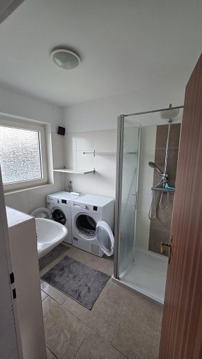 4-Zimmer-Wohnung mit Garage u. Keller, Unabhängig mit Wärmepumpe u. PV Strom – Foto 8