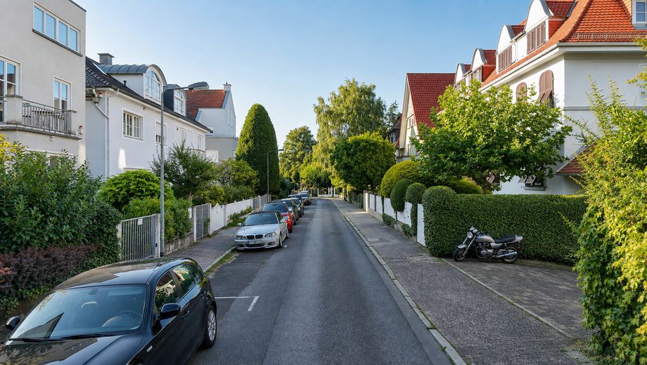 Solidna inwestycja kapitałowa we Frankfurcie | wynajęta | miejsce w garażu podziemnym w cenie – Straße