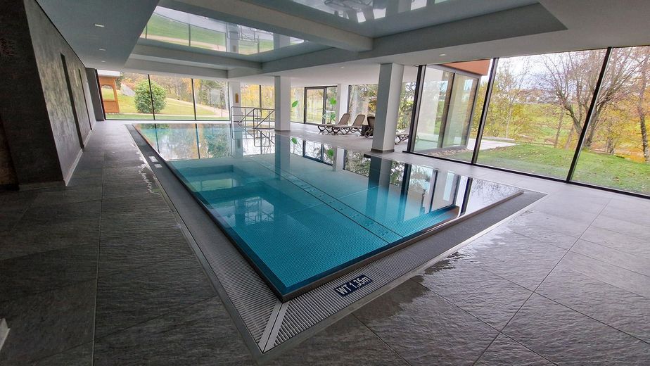 2-Zimmer-Wohnung in Schluchsee, kernsaniert, mit Hallenbad – Pool in der Anlage