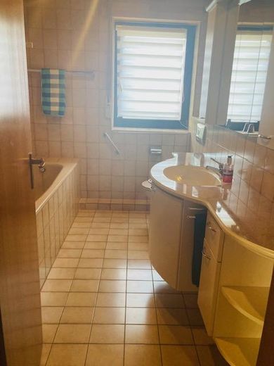 Casa adosada familiar en esquina con jardín de invierno y zona de estar independiente – 1OG_Vollbad