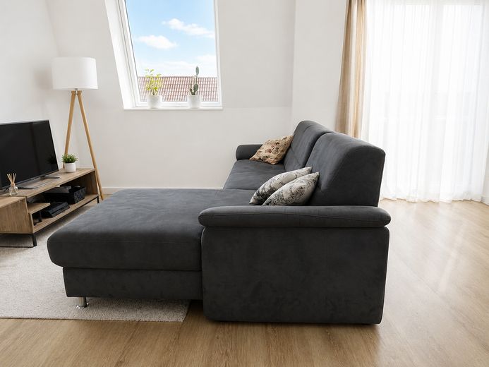 Vollmöblierte 2,5-Zimmer-Maisonette mit Tageslichtbad & Kellerraum - Neubau 2024 in Köln Mülheim! – Sofa- / Couch-Bereich