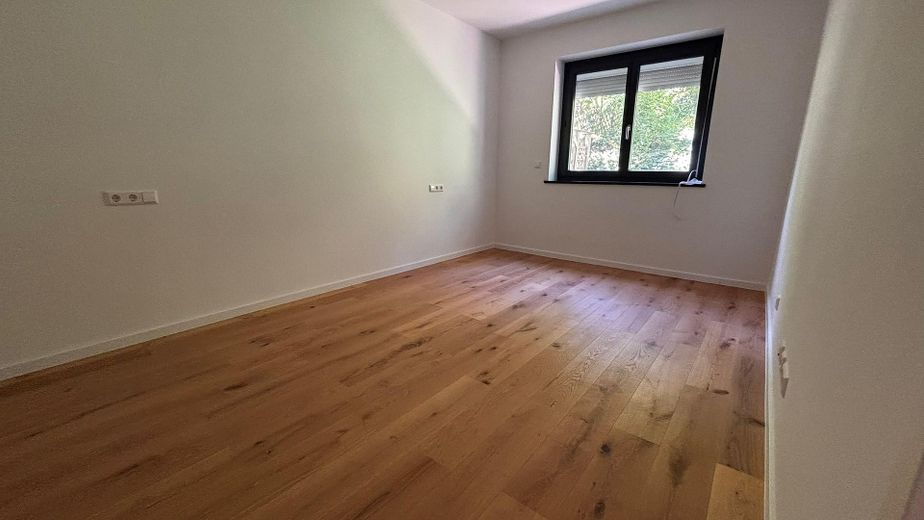 Stilvoll modernisierte Stadt-Oase mit Terrassenzugang, Gartenmitbenutzung und Klimaanlage – Schlafzimmer