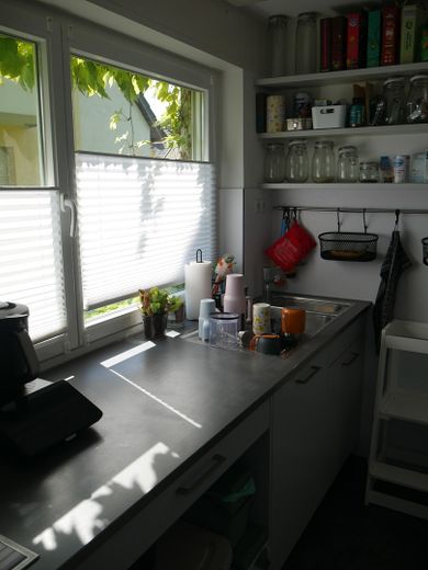 Großzügige Eigentumswohnung im 1. OG mit Studio und Garten – Küche 