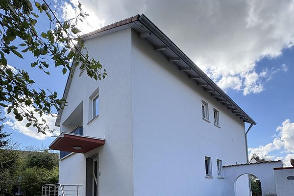 Casa unifamiliare inondata di luce in una posizione privilegiata e tranquilla – Perfetta per famiglie, in vendita