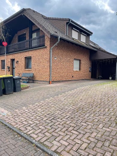 Hausansicht von der Straße