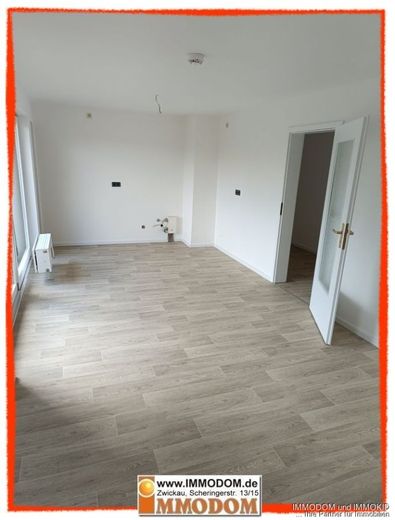 3-Zimmer-Dachgeschoss Wohnung mit BALKON, PKW-Stellplatz und offener Küche im Wohnzimmer zu vermieten! – Wohnen + Küche