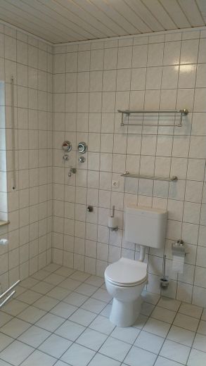 Investimento interessante: 5 unità abitative con potenziale di sviluppo vicino al lago Edersee – Fotos OG FW rechts 13b