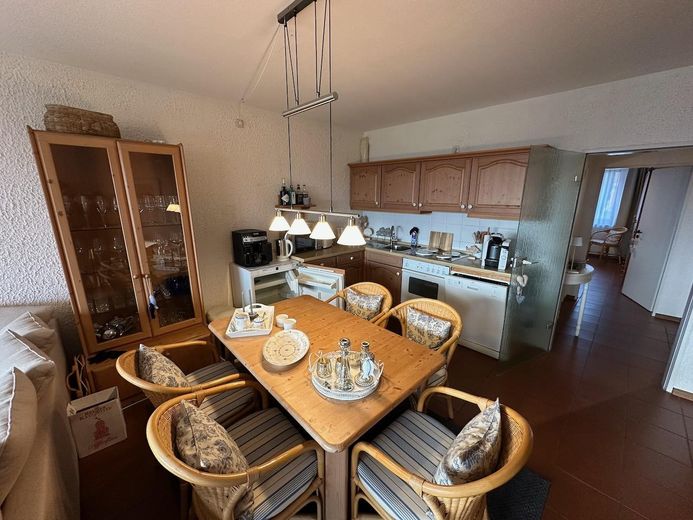 Ostsee-exklusive Ferienwohnung mit Kamin in Top-Lage ✅ ohne Provision ✅ – Kitchenette mit Essbereich