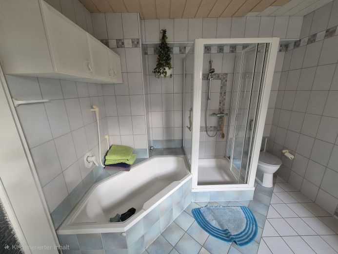 Casa pareada para la familia – Dusche und Badewanne