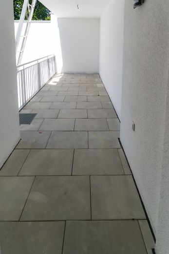 Exklusive 4,5-Zimmer-Wohnung 2 Balkone und EBK – Zweite Terrasse
