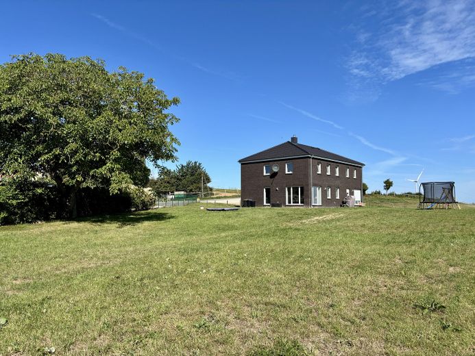 Modernes Landanwesen (Bj. 2021) mit Wohnhaus, Halle, Bauland und ca. 4 ha Land – फोटो 3