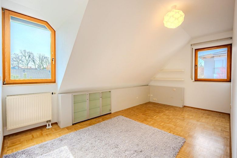 Attraktives Wohnen in Fürth-Vach: Gepflegtes Einfamilienhaus mit separater Einliegerwohnung – OG_Schlafzimmer_2