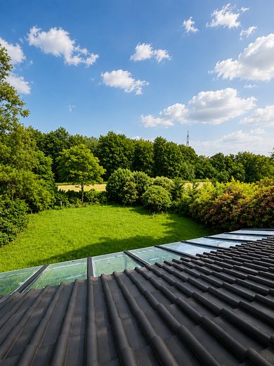 Spacious garden apartment with an exceptional living area, terrace, and direct views of greenery – Garten