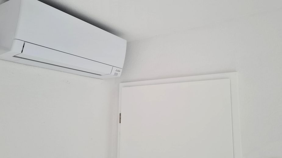 Hitzewelle? Etagenwohnung in kleiner Wohneinheit mit Klimaanlage – Klimaanlage Schlafzimmer 