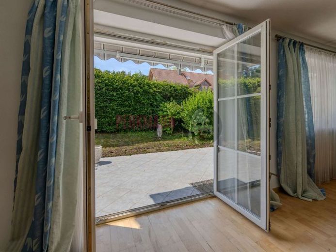 Bezugsfreie Doppelhaushälfte mit Garten und 2 Garagen + Stellplätze in familienfreundlicher Umgebung – Foto 1
