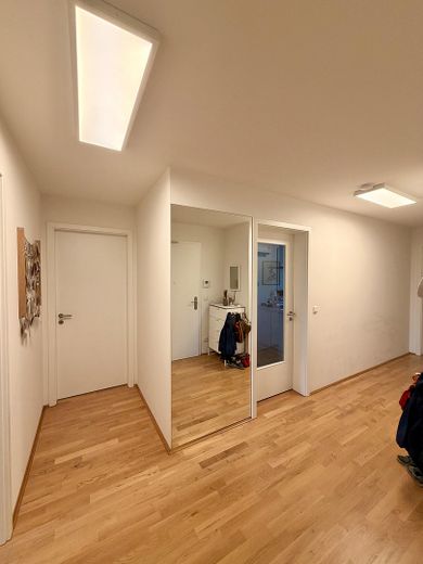 Exclusive 4-room apartment with designer kitchen and underground parking space – living at the highest level – Foto 17