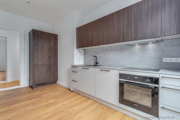 Piso antiguo de 3 habitaciones completamente reformado en Berlín-Köpenick: primera ocupación con cocina-comedor, baño con luz natural y balcón