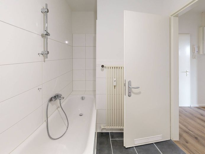 Appartement moderne de 2 pièces avec BALCON – Ansicht I: Bad