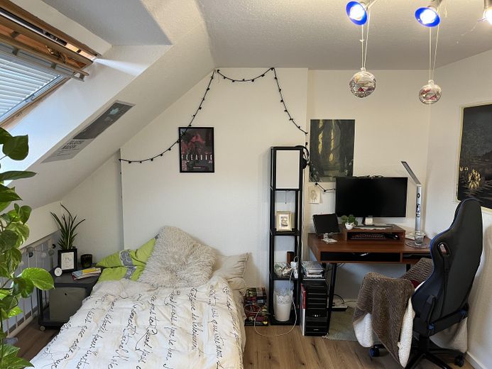 Vermietete Maisonette in Essen "WE176" | 6,30 % Bruttorendite | provisionsfrei | Paketoption – Arbeits-/ Schlafbereich Blick1