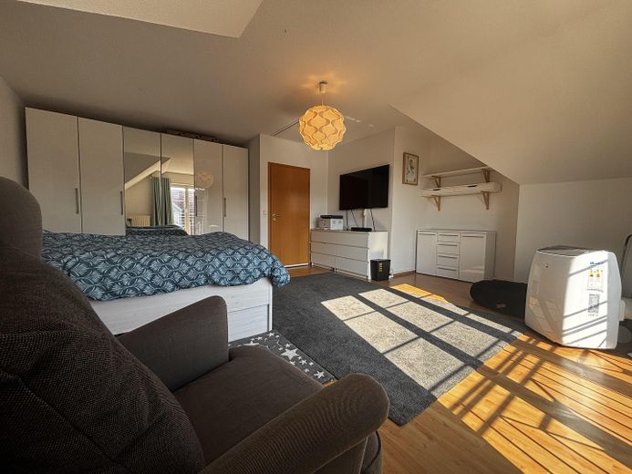 ¡De particular, sin agencia inmobiliaria! Casa adosada intermedia ideal para familias, en una ubicación perfecta y con instalación solar – Schlafzimmer