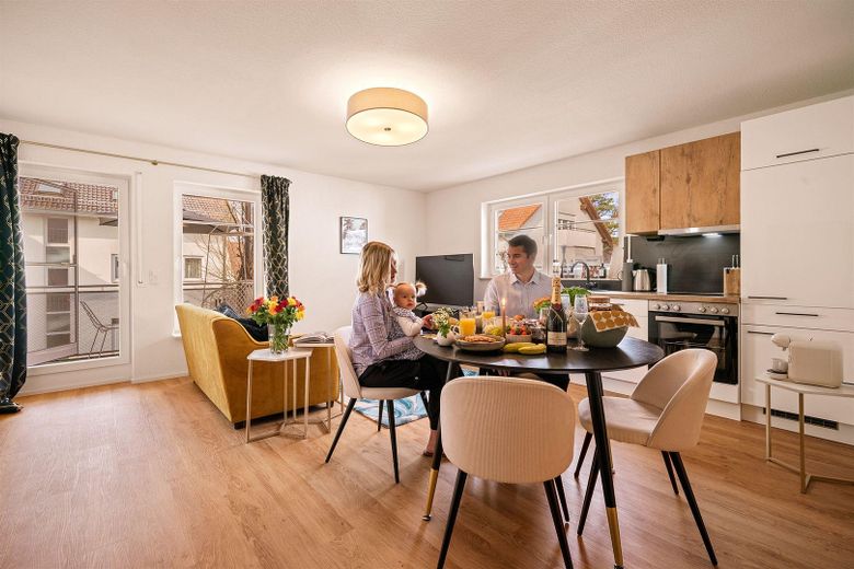 Tymczasowe zamieszkanie nad Jeziorem Bodeńskim: umeblowane mieszkanie 1-pokojowe, 1.000 € z opłatami, plaża w zasięgu spaceru – Wohnen, Essen und Küche