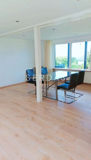 Architektenvilla in ruhiger Höhenlage mit Panoramablick und großem Grundstück – Atelier
