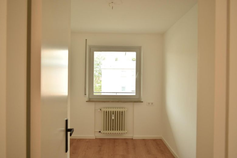 Bez prowizji: Nowoczesne mieszkanie blisko Starego Miasta – 3 pokoje, nowa kuchnia, 2 balkony i miejsce w garażu podziemnym – Büro / Kinderzimmer