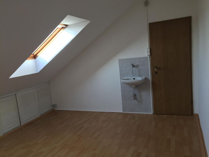 Großzügiges Zweifamilienhaus zur Eigennutzung und Kapitalanlage mit hoher Rendite – OG Zimmer 2